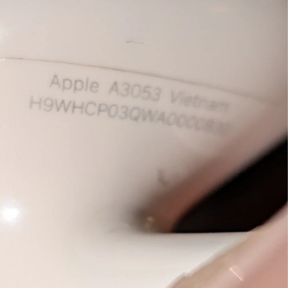 Apple AirPods 4, Without Noise Cancellation Working, With Case